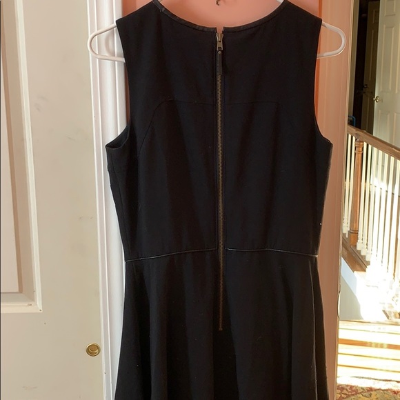 Loft- Simple black dress - Picture 5 of 5